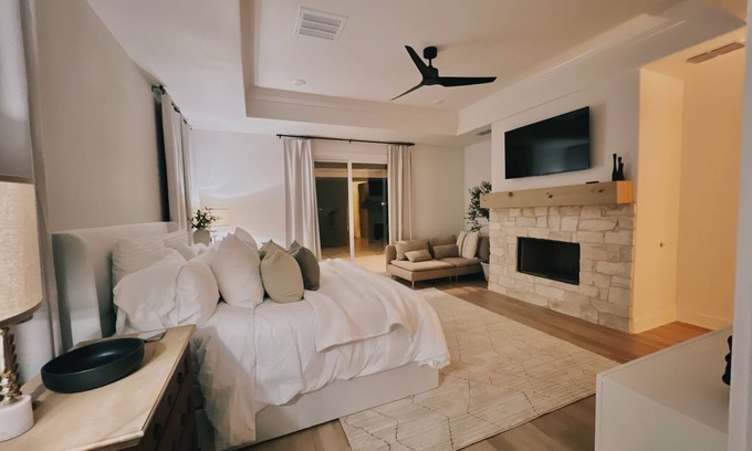 Lubbock House | The Grand Mansion on 1 acre with 7 bathrooms!