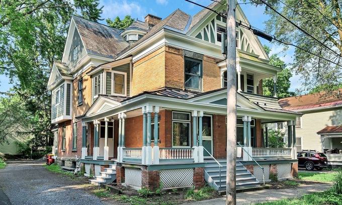 Saratoga Springs House | The Grand Mare Winners Circle | Luxury | Sleeps 27