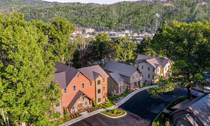 Gatlinburg House | The Grand Orchard Lodge
