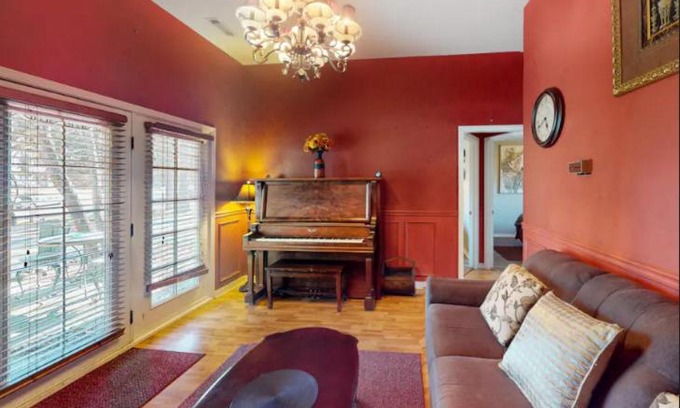 Eureka Springs Historic District Apartment | The Grand Suite - Tradewinds