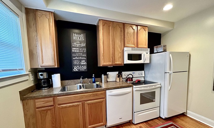 Roanoke House | The Grandin Townhome/Boneyard