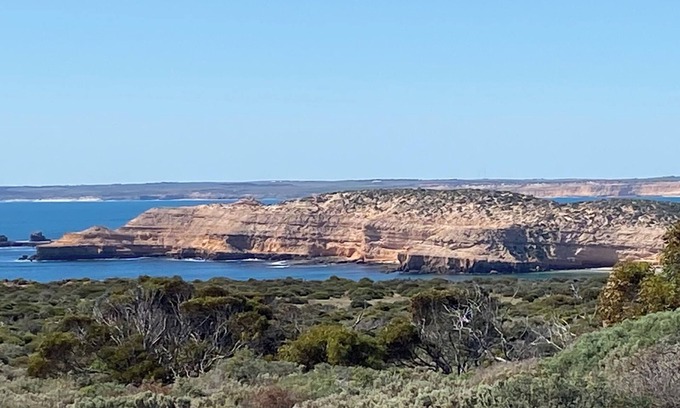 Ripon Cottage | The Granites on Westall. 250 acres of secluded bush land with coastal views.