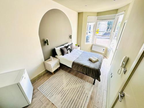 Southfields Apartment | The Gray House - NO 76 - Boutique Stay Experience