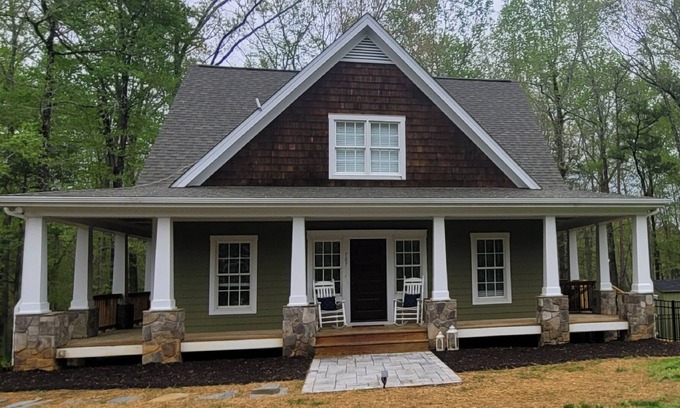 Henderson House | The GREAT ESCAPE - LAKE FRONT, PET FRIENDLY!