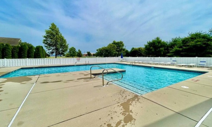 Villages of Five Points Condo | The Green House! 2Bd 2Ba Condo Villages of 5 Pts Pool!