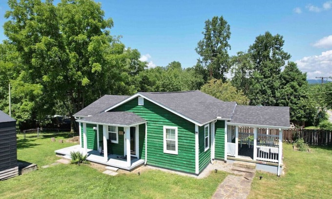 Lansing House | THE GREEN HOUSE - New River Gorge National Park