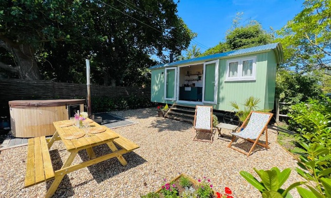 Hooe Cabin | The Green Hut