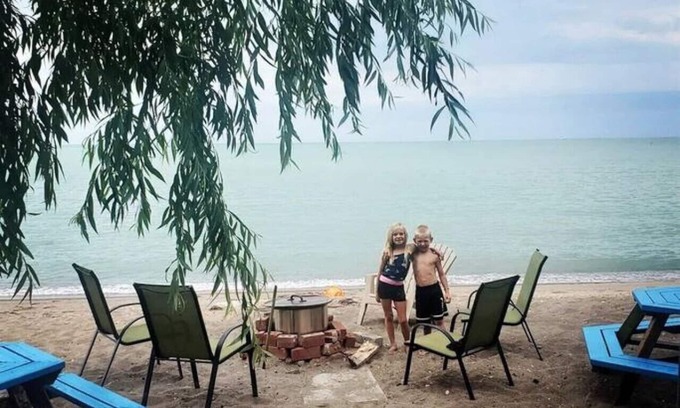 Leamington Cabin | The Green Jelly Bean · Lakefront Tiny Home Cabin on the Beach