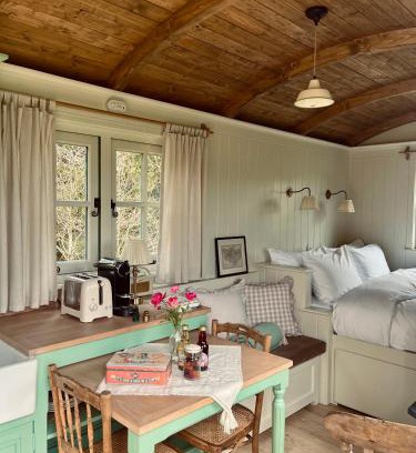 The Ardennes House | The Green Shepherd, a charming authentic cabin surrounded by beautiful countryside