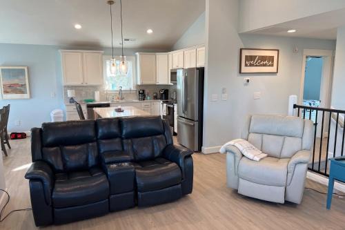 Avon House | The Green Turtle - Upstairs