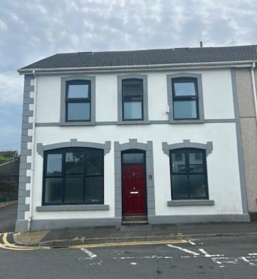 Llanelli Bed & Breakfast | The Greenfield Inn Guest House
