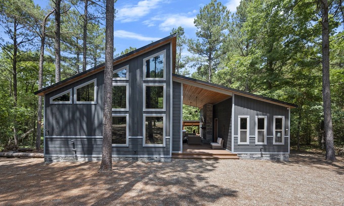 Pickens Cabin | The Grey Escape - Cozy Farmhouse w/ 3 King Suites + Loft Near ATV/UTV Trails