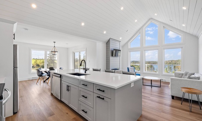Granville House | The Grey Oak, located in beautiful North Granville!