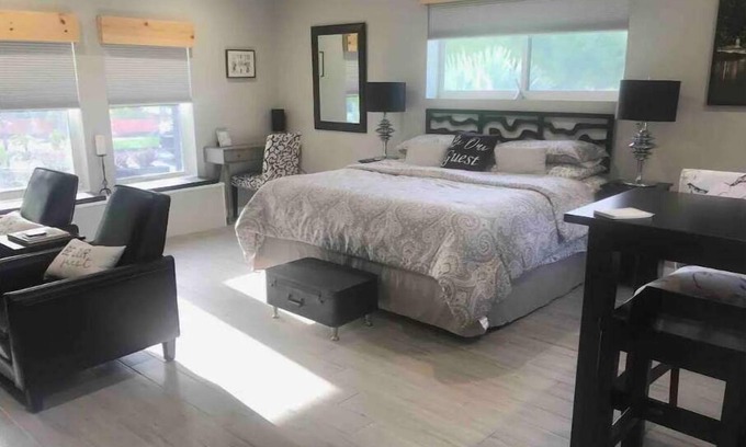 Hollywood Hills Apartment | The Grey Room Suite 1BR Private Hollywood, FL