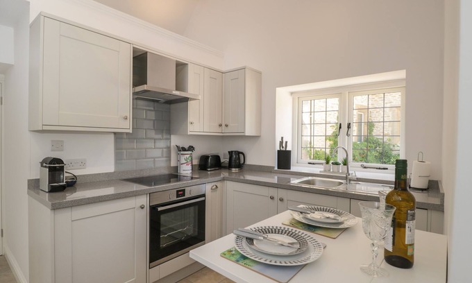 Malmesbury Cottage | THE GROOMS FLAT, romantic, character holiday cottage in Sherston