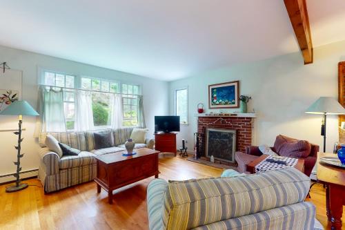 Brewster House | The Grounds