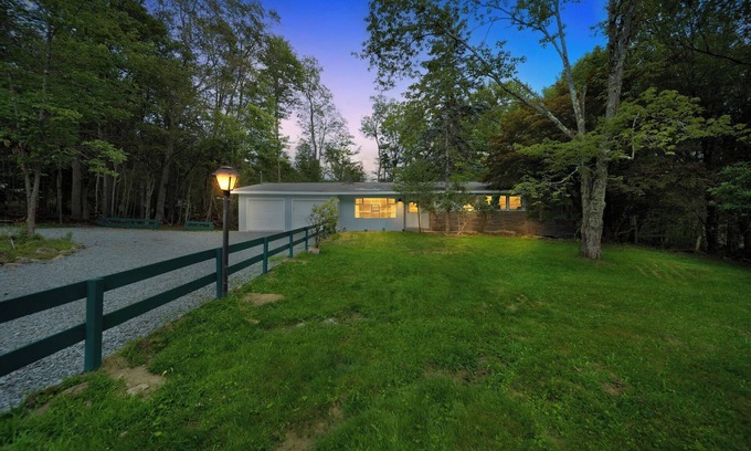Liberty House | The Grove House - NEW! Luxury Home- Lake Access!