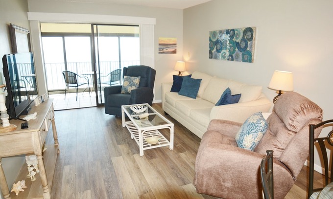 Gulf Shores Condo | The Gulf Tower 5B | Budget Friendly Beachfront Unit