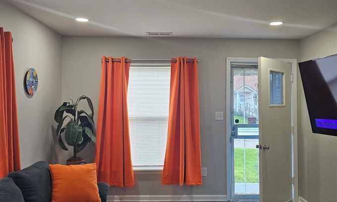 Beechmont House | The Gway Getaway - Family friendly! Plenty of off the street parking.