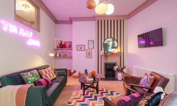 Bristol Old City Apartment | The Half Angel - 1 Bedroom Apartment in Central Bristol by Mint Stays