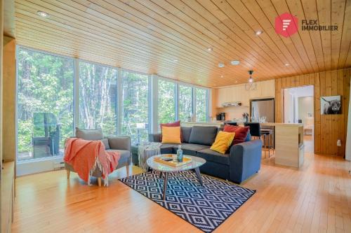 Pont-Rouge House | The HALO/SPA Sauna Pool Billiards Hiking/25 min from Quebec