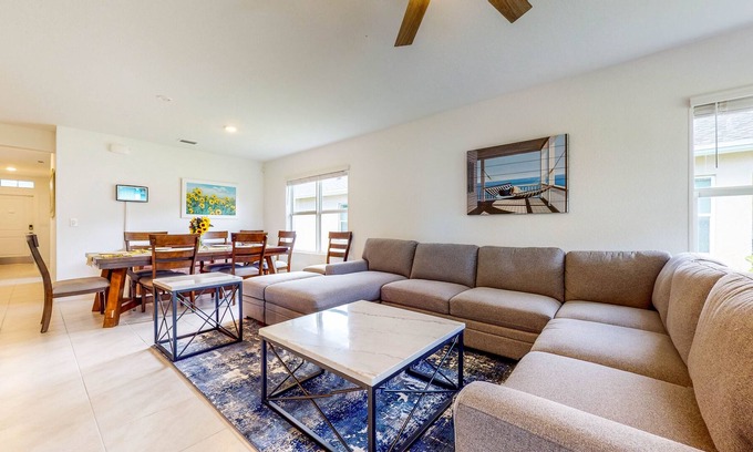 Stuart House | The Hammocks Modern Treasure Coast Home, Peloton & EV Charger - Dog-Friendly