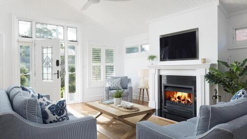 Nelson Bay House | The Hamptons Beach House near Dutchie's walk to Nelson Bay