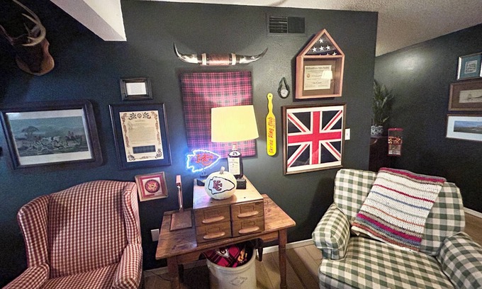 Springfield Apartment | "The Hangout" Private Basement Apartment in Quiet South Springfield Neighborhood