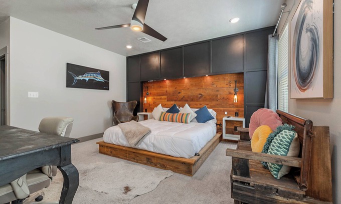 Wellborn Condo | The Happy Hideaway Condo is just 6.5 miles from Kyle Field/Texas A&M!