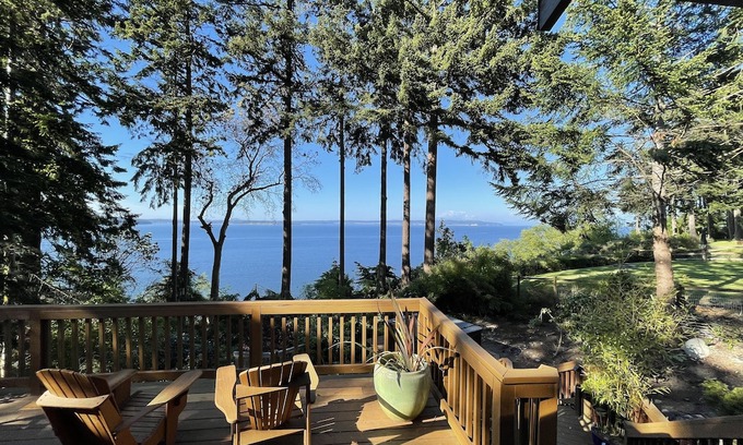 Coupeville House | 'The Happy House' Whidbey Island - Highbank Waterfront & Views