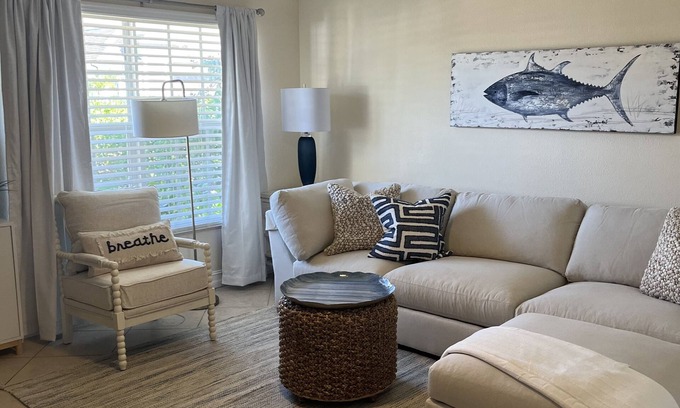 Naples Park House | The Happy Place 4 blocks to the beach 2/2 large backyard!