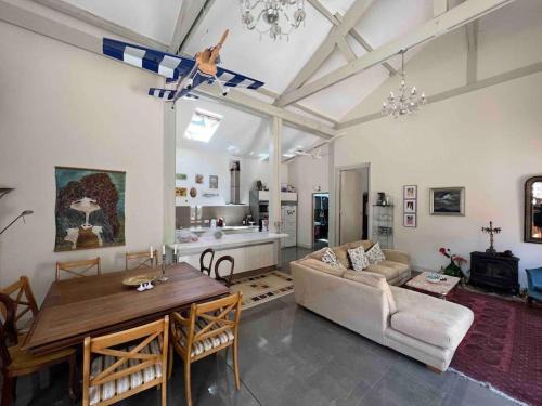 Esperaza House | The hat factory