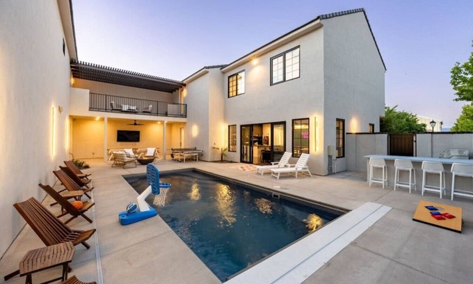 Hurricane House | The Haven -two kitchens, pool, large garage, minutes from the dunes.