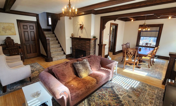 Minneapolis House | The Hawthorne: 4 bedroom Mission-Style Home, Minutes to Downtown