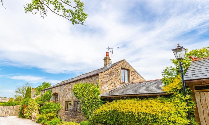 Clitheroe House | The Hawthorns