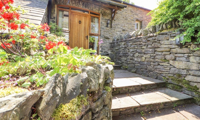 Kendal Cottage | THE HAY LOFT, character holiday cottage, with open fire in Kendal