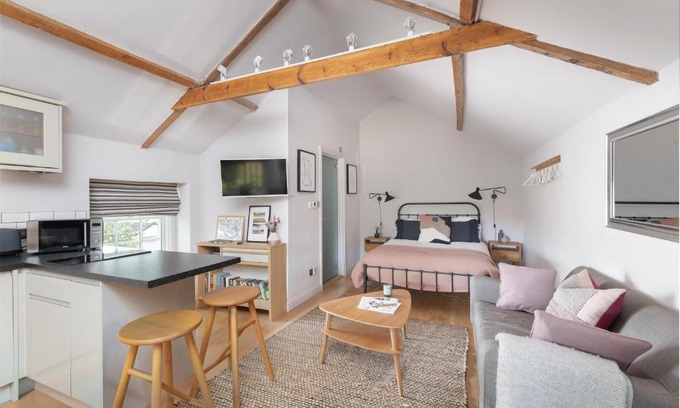 Wellow House | The Hayloft by Black Door Stays