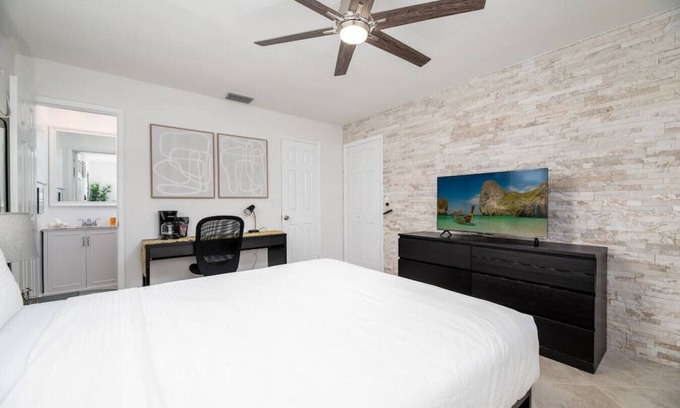 Wilton Manors Apartment | The Heart of Wilton #5