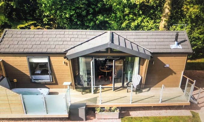 Leven Ski Chalet | The Heather Lodge. Cosy lodge with log burner and hot tub. Pet Friendly!