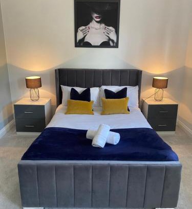 Burton on Trent House | The Heathers - Spacious 3 Bed, Home from Home in Burton