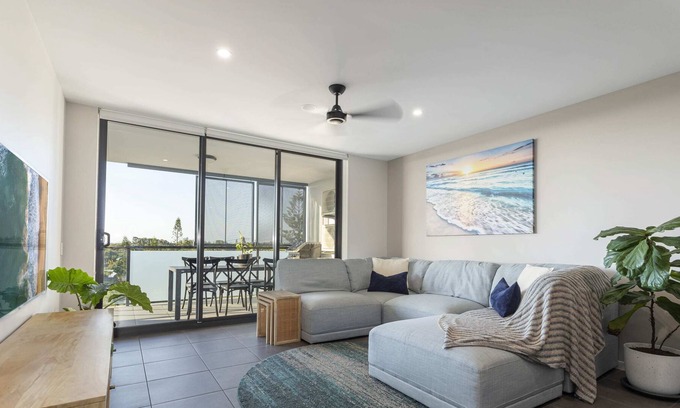 Buddina Apartment | 'The Hedge' Holiday Apartment - Heart of Buddina