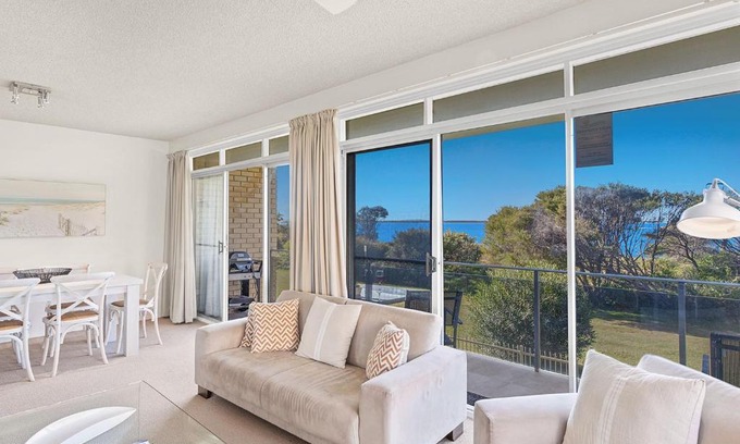 Nelson Bay Apartment | The Helm Unit 1 22 Voyager Close