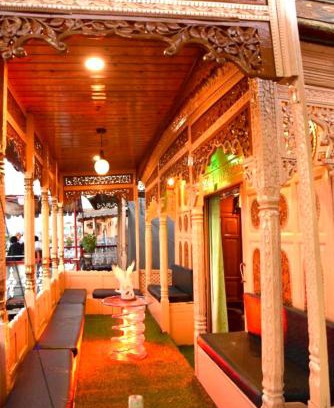 Dal Lake Boat Rental | The Heritage Safina Group Of Houseboats
