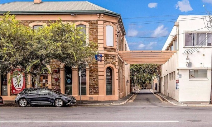 Adelaide Central Business District Apartment | The Hidden Gem - Adelaide CBD Studio