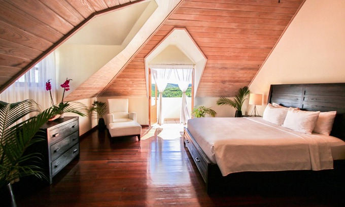 Freetown Apartment | The Hideaway 3 Bedroom suite Pool/Sea View