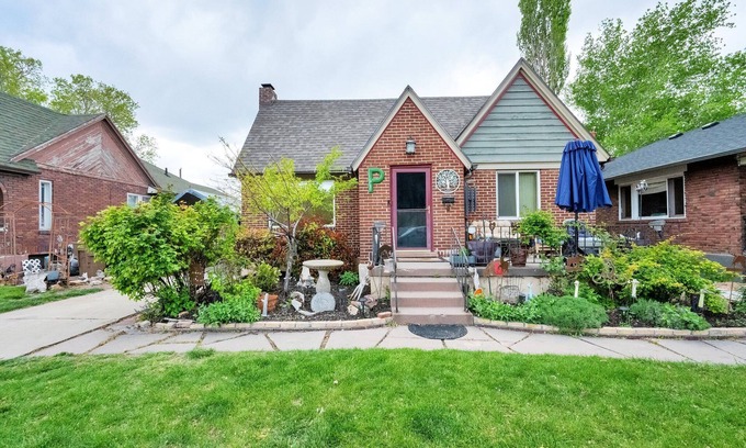 Liberty Wells House | ~The Hideaway~ Cozy Private Basement Unit~ Close to downtown & Ski Resorts~