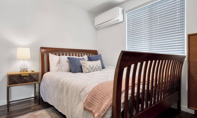 Glendale Apartment | The Hideaway - Dtwn Glendale Free Parking