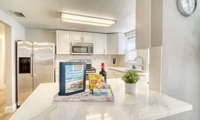 Clearwater House | The Hideaway House (mins from Clearwater)