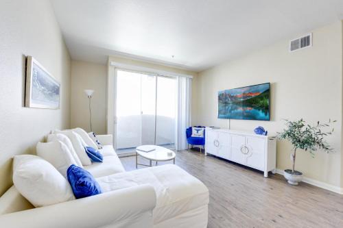 Del Rey Apartment | The Hideaway, Pool, Jacuzzi, and Gym