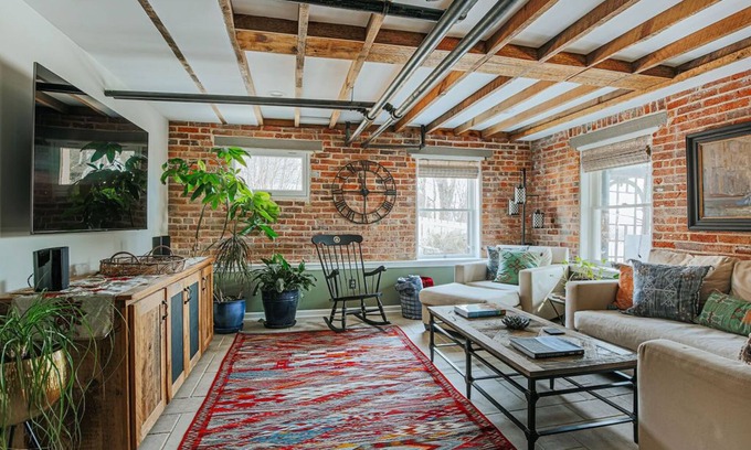 Staunton Apartment | The Hideaway Suite: Sauna & Lux Amenities